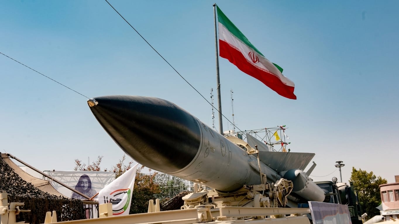 Iran Launches New Missile Attacks and Issues Warnings